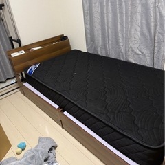 3回利用のみシングルベッド一式/収納・コンセント付いてます。の画像