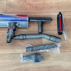 ダイソン　V6  掃除機➕スタンド➕付属品の画像