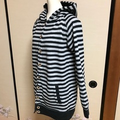 フード付きトレーナーの画像