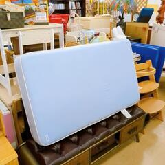 ベビーベッド　株式会社ファミリア ホワイトカラー 細かいキズあり 別売りで専用マットあります。 【こちらは店舗です。浜村鹿野温泉ICから3分 買取本舗 宮本リサイクル 営業時間9～19時 定休日水曜のみ←連絡できませんm(_ _)m】の画像