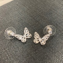 バタフライ？　ピアスの画像