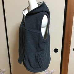 フード付きベスト　フリースの画像