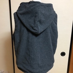 フード付きベスト　フリースの画像