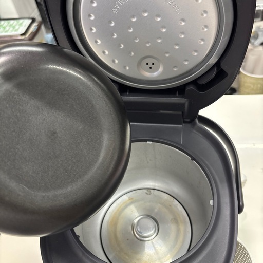 【アイリスオーヤマ炊飯器】【3合炊き】2024年製★クリーニング済み/6ヶ月保証付き【管理番号11708】野