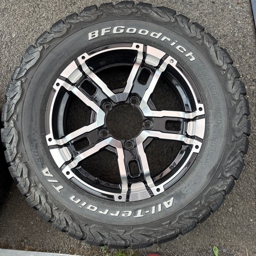 タイヤホイール4本セット　215 70R16