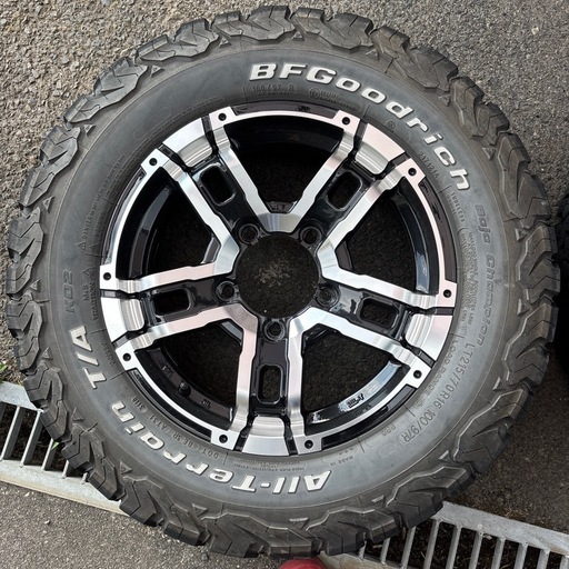 タイヤホイール4本セット　215 70R16