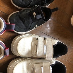 子供用シューズ、サイズいろいろ5足セットの画像