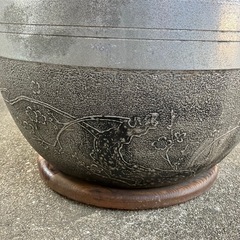 アルミ製品火鉢（木製台座付き
）の画像