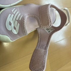 ⑭ニューバランス サンダル 16cmの画像
