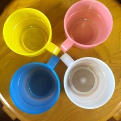 プラスチック製コップ4個セットの画像