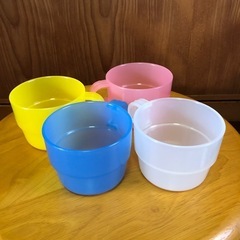 プラスチック製コップ4個セットの画像