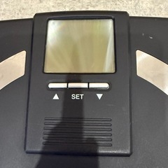 デジタル体脂肪ヘルスメーター　体重計の画像
