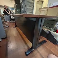 スチールケース社　ワークデスク　ハーマンミラー子会社の画像
