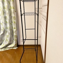 黒のパイプ棚（ニトリ製品）の画像