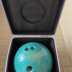 ボーリング球2セットの画像