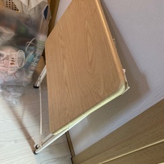 折りたたみ机の画像