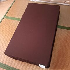 アキレス製★セミダブルマットレス 4つに折りたたみ ★硬め★ 腰痛 セミダブル★ 厚み4㎝★5回程度使用のみの画像