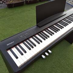 Roland　ローランド　FP-30　電子ピアノ　幅約130cm　高さ約75cm　細かな傷はありますが、全体的には良好です！の画像