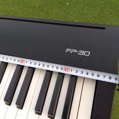Roland　ローランド　FP-30　電子ピアノ　幅約130cm　高さ約75cm　細かな傷はありますが、全体的には良好です！の画像