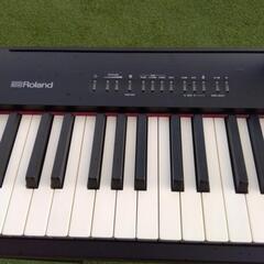 Roland　ローランド　FP-30　電子ピアノ　幅約130cm　高さ約75cm　細かな傷はありますが、全体的には良好です！の画像