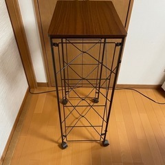 受付終了！無料　キャスター付き作業台の画像