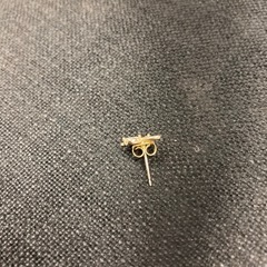 メーカー不明　花？ピアス　1個の画像