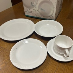 お皿セットの画像