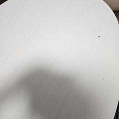 こたつテーブルと布団の画像