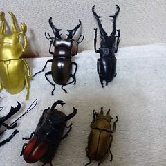 クワガタフィギィア8個セットの画像