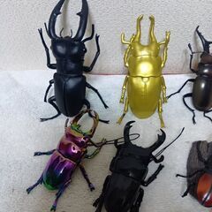 クワガタフィギィア8個セットの画像