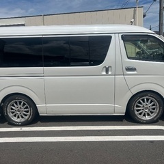 ハイエース　17インチ　タイヤホイールセットの画像