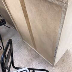【ジャングルジャングル岩出店】【A886】食器棚（2枚扉）中古 家具 和歌山 岩出市 紀の川市 海南市の画像