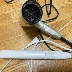 ドライヤーとストレートアイロン の画像
