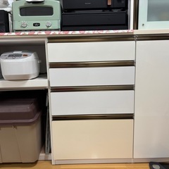 食器棚の画像