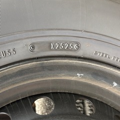 ハイエース 純正タイヤ 🛞 キャップ有り　195/80R15 ④本セット 2025年25週 新車外し　走行500キロくらいの画像