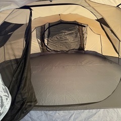 キャンプ用ポップアップテントの画像