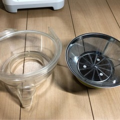 【美品】スムージージューサー T320 🍹 簡単操作でフレッシュジュース作りの画像