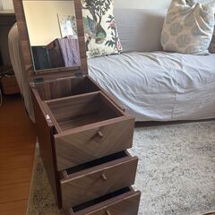 ✨ おしゃれなチェストドレッサー ✨　収納引き出し・ミラー付きの画像