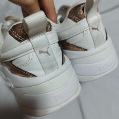 【美品】プーマ　24.5 厚底スニーカー　白　の画像