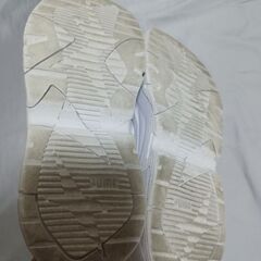 【美品】プーマ　24.5 厚底スニーカー　白　の画像