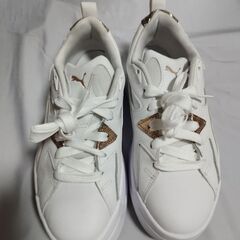 【美品】プーマ　24.5 厚底スニーカー　白　の画像