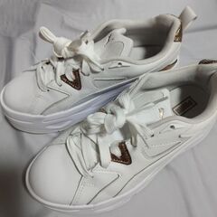 【美品】プーマ　24.5 厚底スニーカー　白　の画像