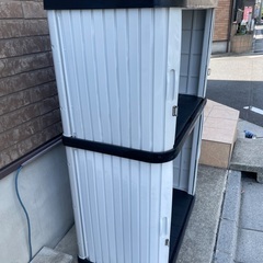 近場配送可　屋外用　プラスチック製　物置　アイリス？の画像