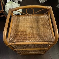 籐のラックの画像