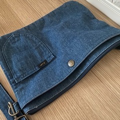 Leeのショルダーバッグ
の画像