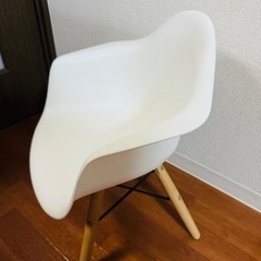 キッズチェア　イームズチェアの画像