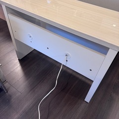 高級テーブル　あげます！　
の画像