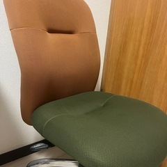事務チェアーの画像