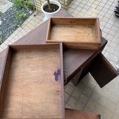 レトロな化粧台の画像