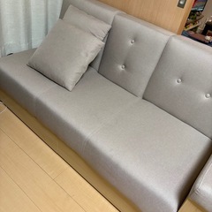 オットマン付きソファーの画像